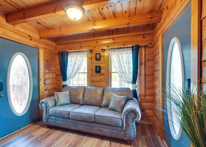 Lovely Gatlinburg Cabin With Private Hot Tub!