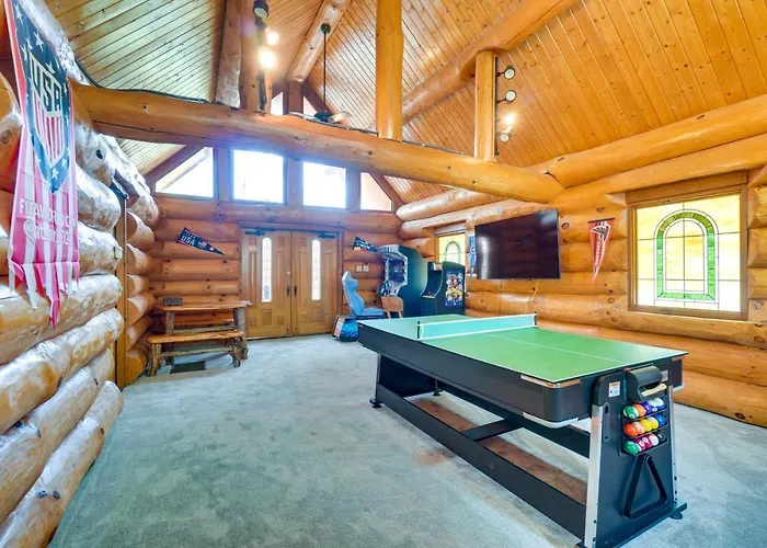 Lovely Gatlinburg Cabin With Private Hot Tub!
